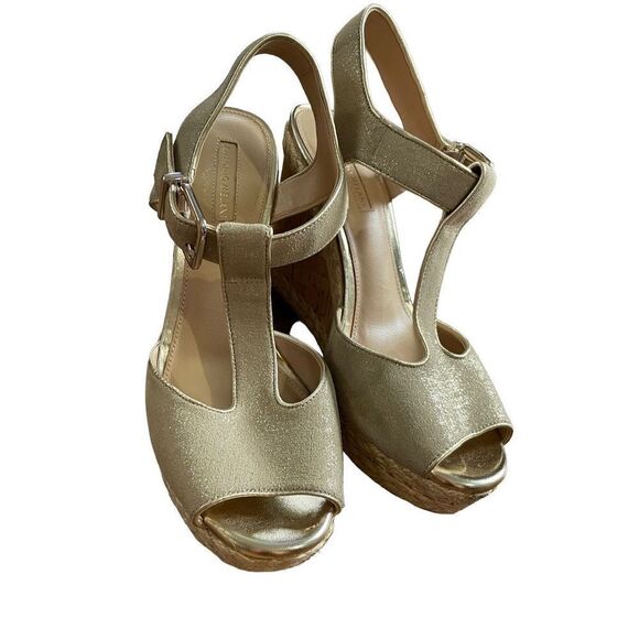 ANTONIO MELANI MAREE T-STRAP
GOLD WEDGE size 9 - Picture 13 of 16